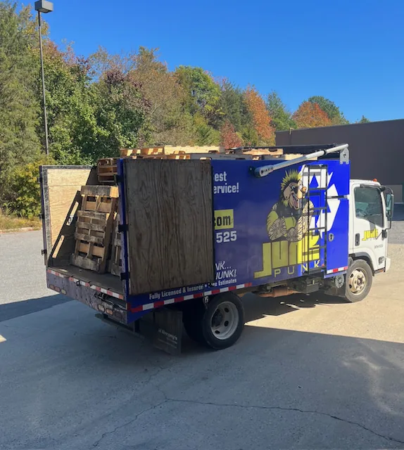 Pallet pickup, Mooresville